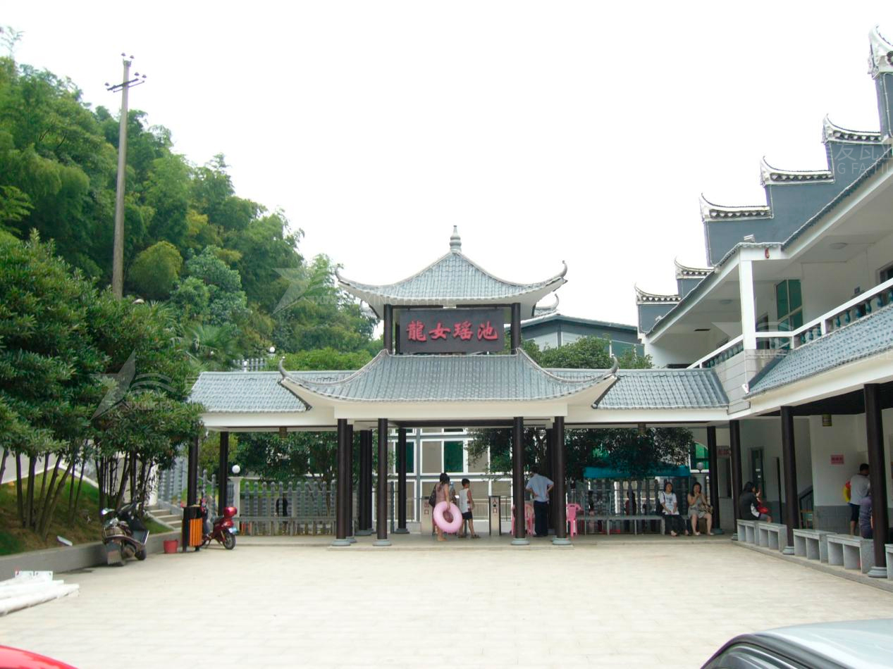 屋頂材料合成樹脂瓦和不銹鋼瓦哪個(gè)好？選擇很重要！
